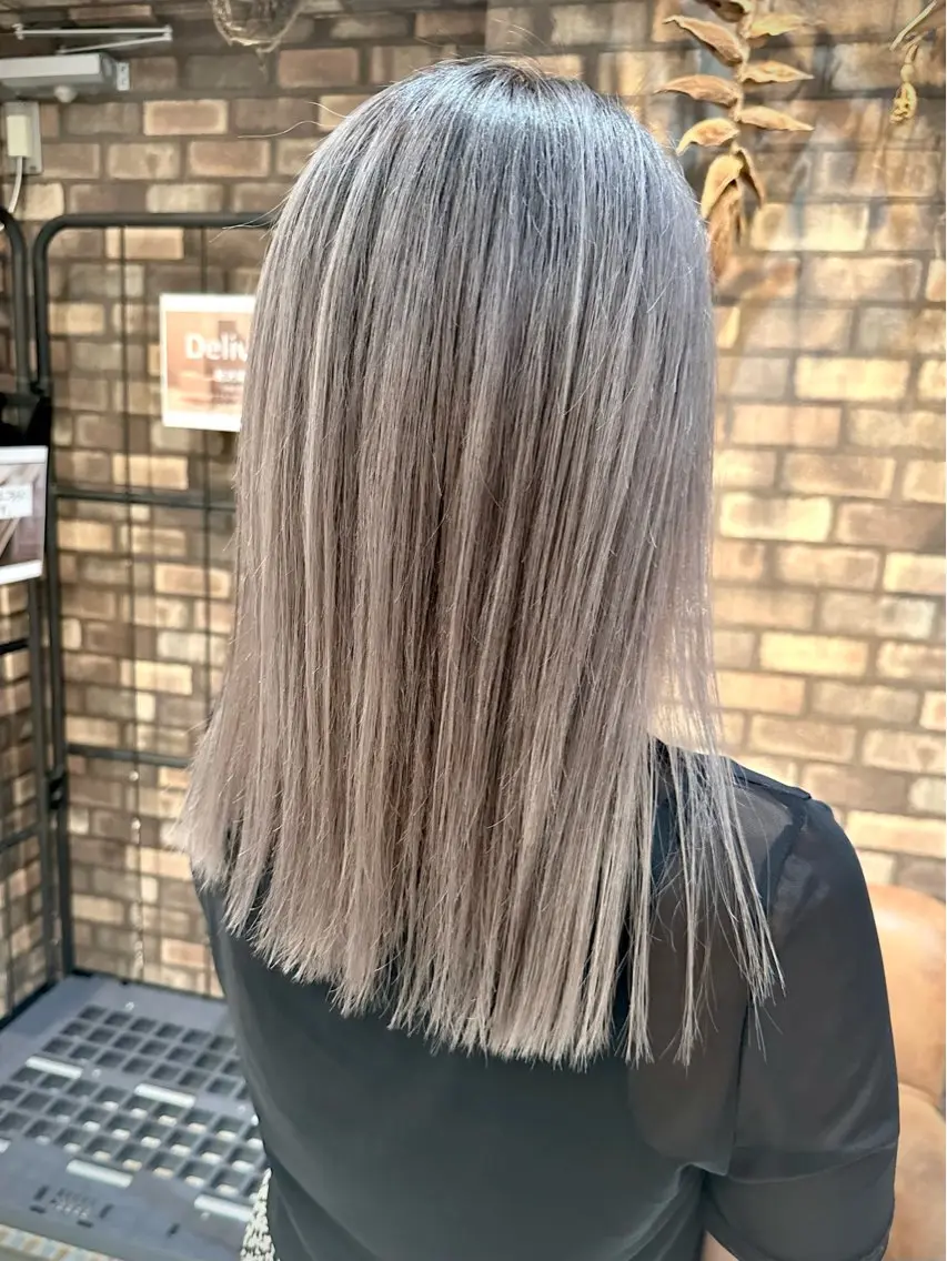 ミディアム レイヤーカット ヘアカラー 🔷ブリーチバレイヤ ージュ🔷飯野達也のヘアスタイル