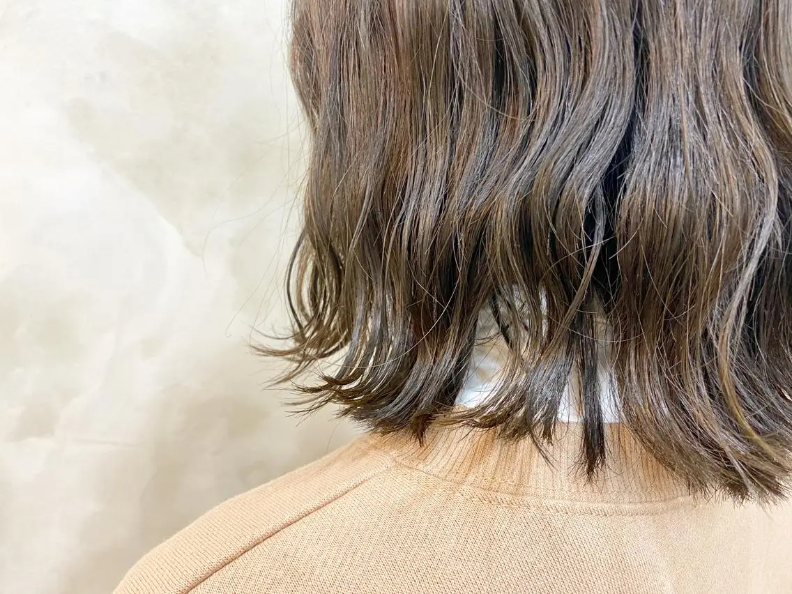ミディアム カラー アッシュ ベージュカラー オリーブベージュ 志賀 あずみのヘアスタイル