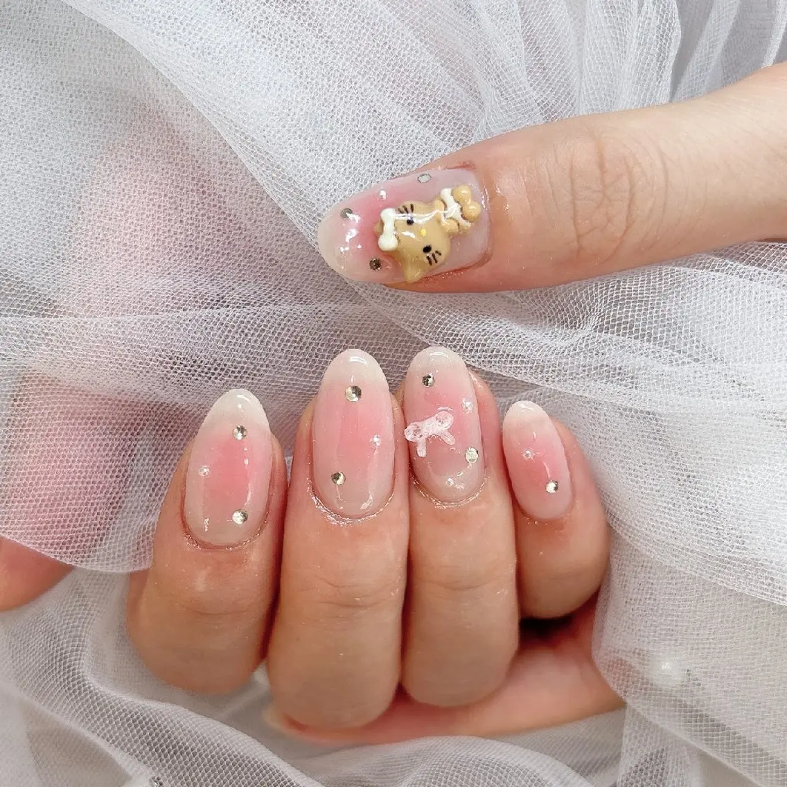 ネイル チークネイル ストーンネイル ワンホンネイル ハンドネイル ハンドケア 心斎橋Salon Epokkuのネイルデザイン