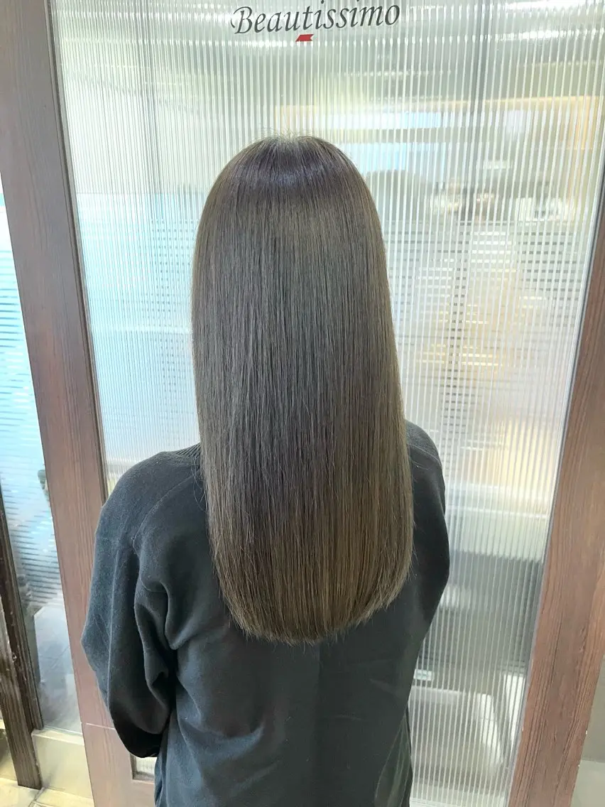 ロング カラー グレージュ オリーブグレージュ オリーブグレー カット ヘアカラー 常盤 保奈美のヘアスタイル