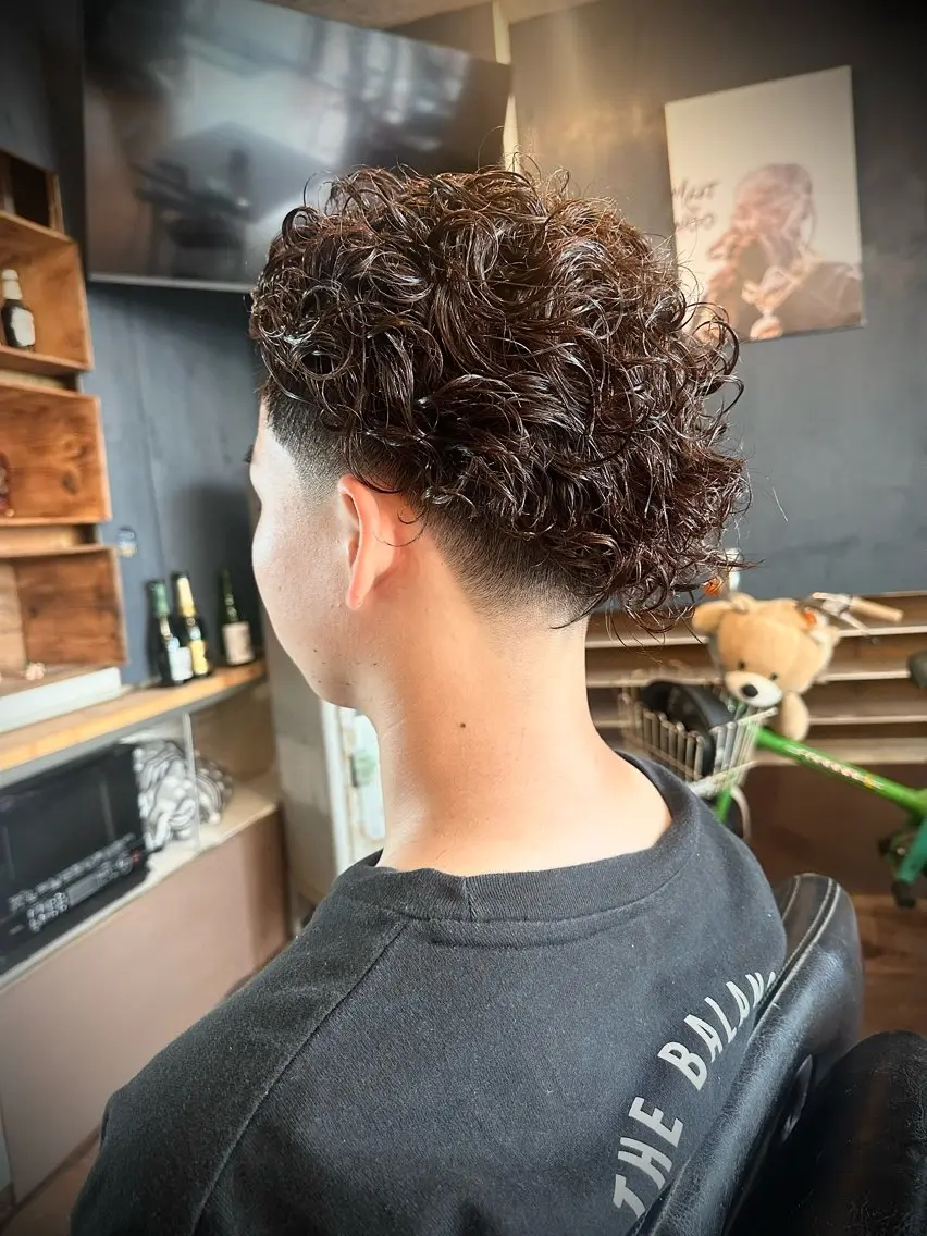 パーマ メンズ フェードカット メンズパーマ スパイラルパーマ SHINDOU RYUYAのヘアスタイル