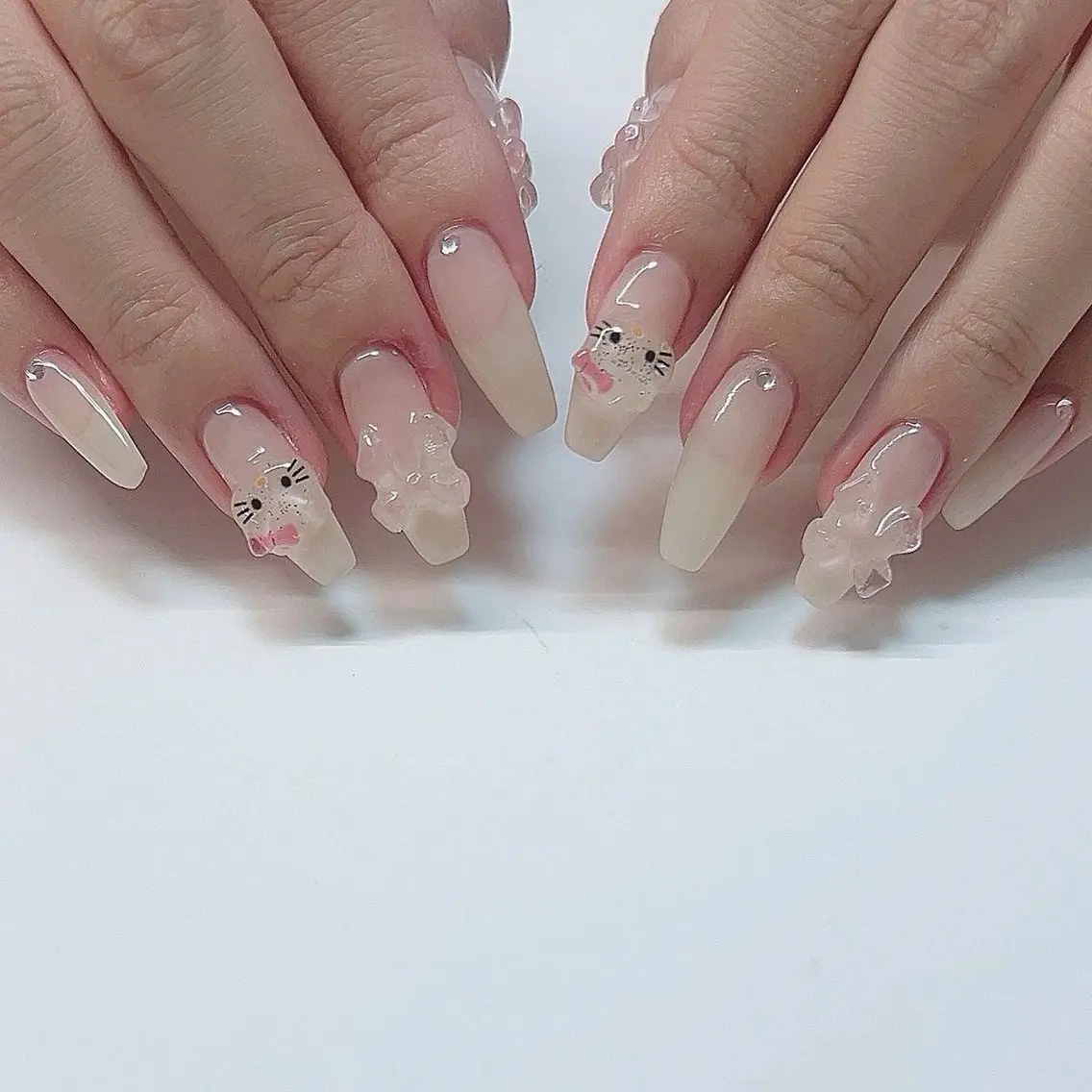 ネイル 長さ出し キラキラネイル 韓国ネイル ロングネイル ワンホンネイル ハンドネイル Josie nail salonのネイルデザイン