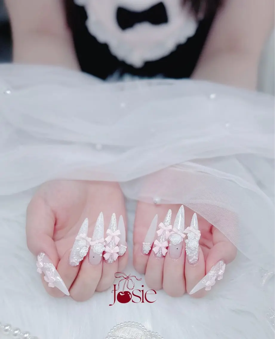 ネイル フレンチネイル ガーリー ガラスフレンチ 氷ネイル・うるうるネイル キラキラネイル ハンドネイル JOSIE nail studioのネイルデザイン