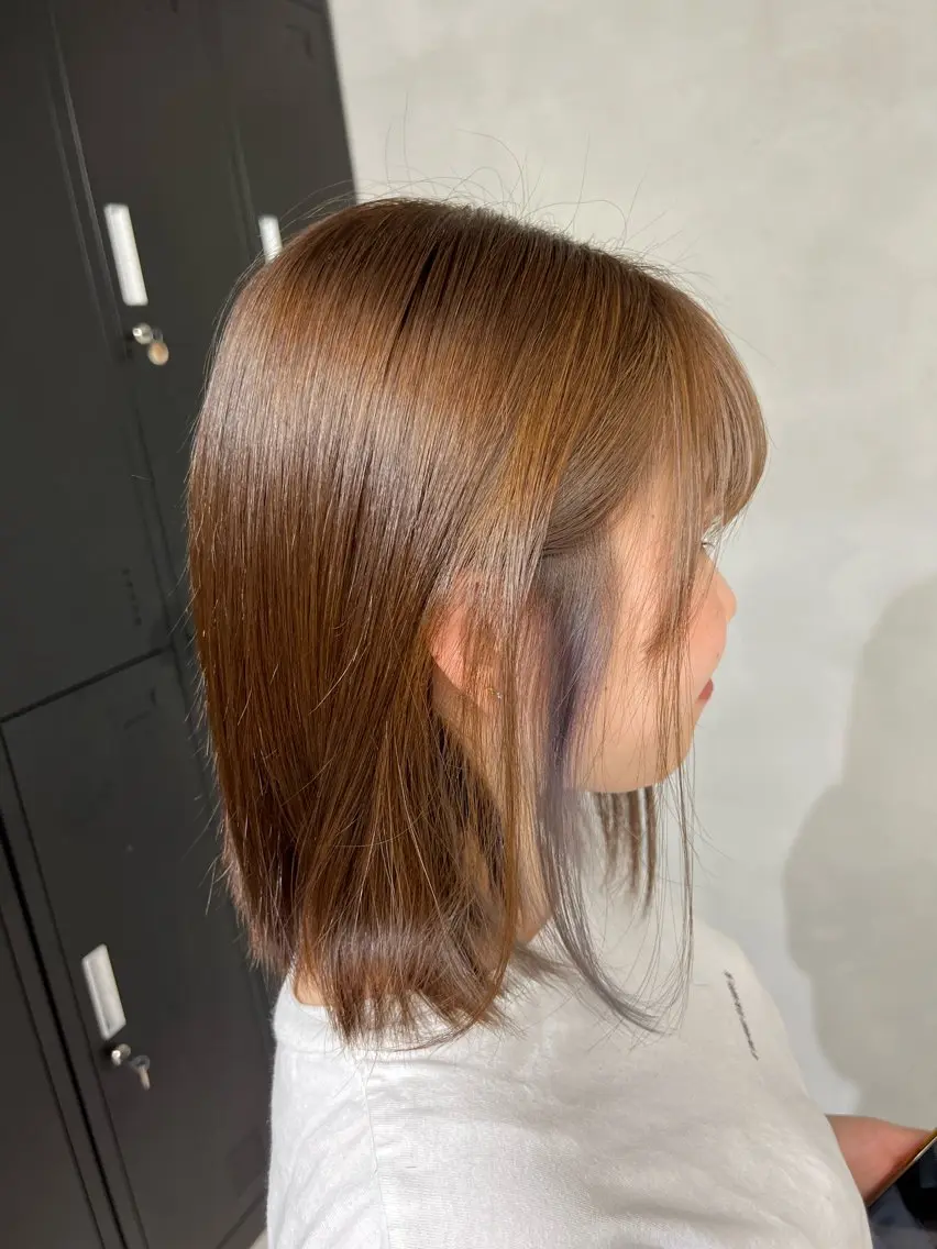 セミロング カラー 小森聖奈 韓国風レイヤーカットのヘアスタイル