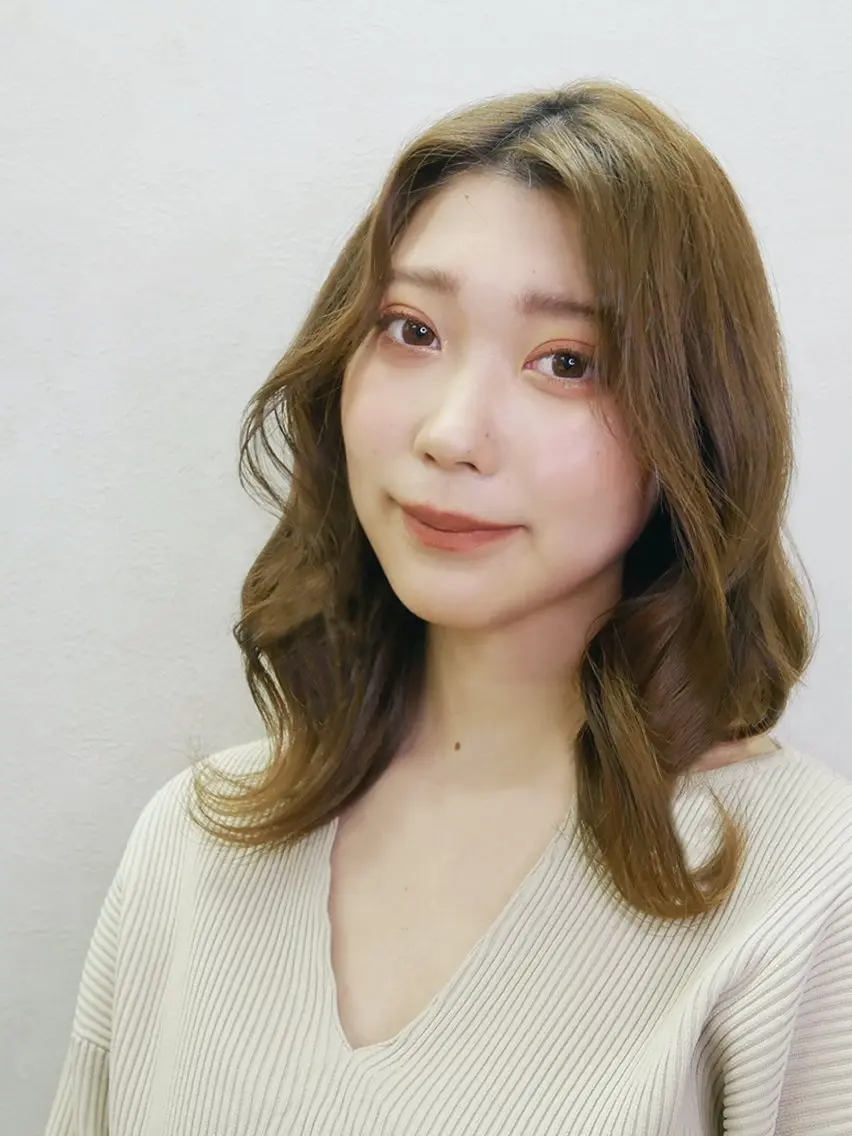 セミロング カラー ブリーチ 透明感カラー ダブルカラー ブリーチなしカラー 顔まわりレイヤー カット ヘアカラー トリートメント 大人レイヤー& 透明感カラー💄のヘアスタイル