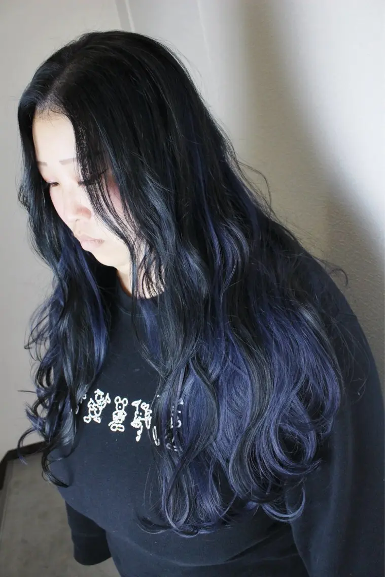 ロング カラー アッシュ アッシュブラック 黒髪 ブルーカラー インナーカラー ヘアカラー 土居 正季のヘアスタイル