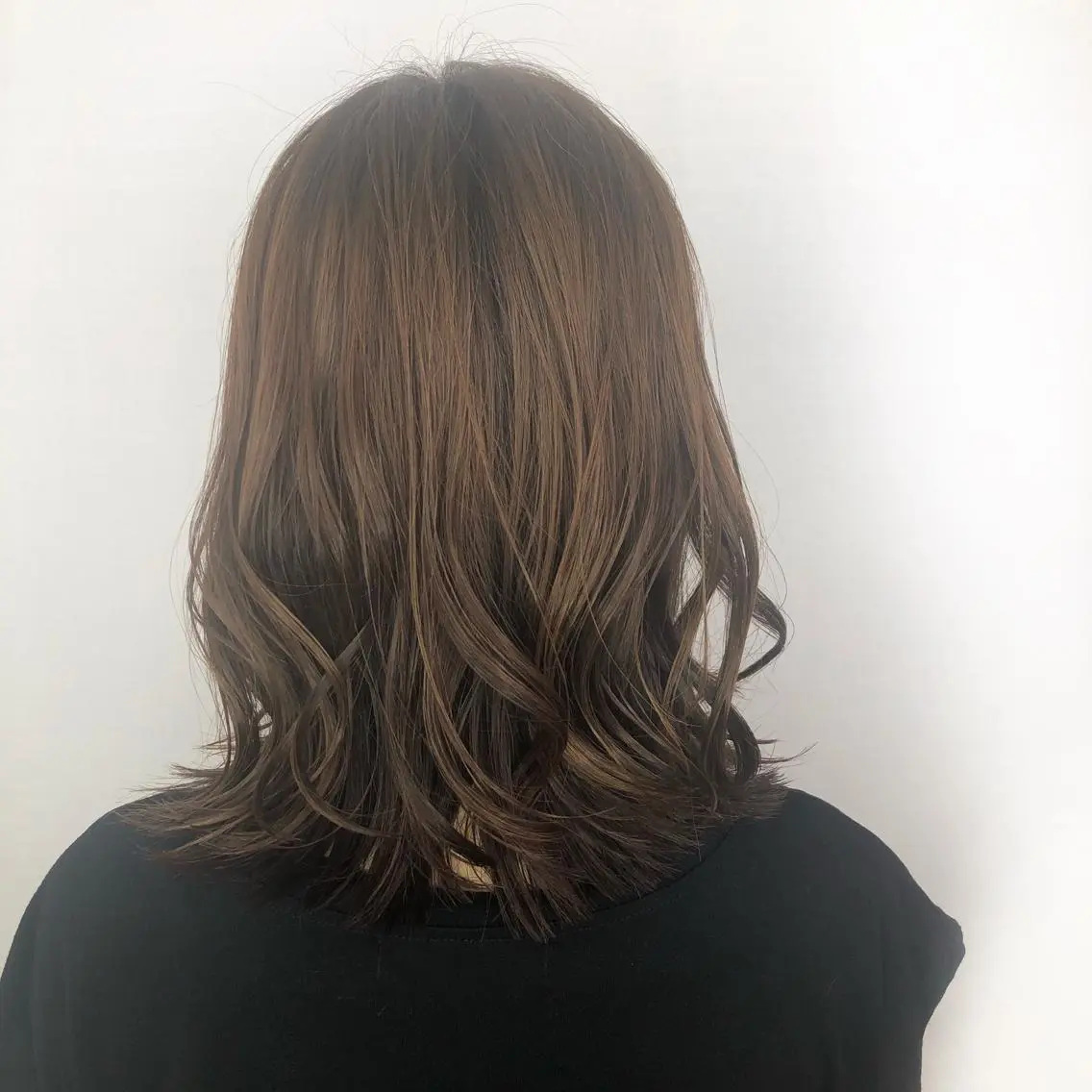 ミディアム カラー アッシュ 小顔レイヤー/ ベージュ🤍Rieのヘアスタイル