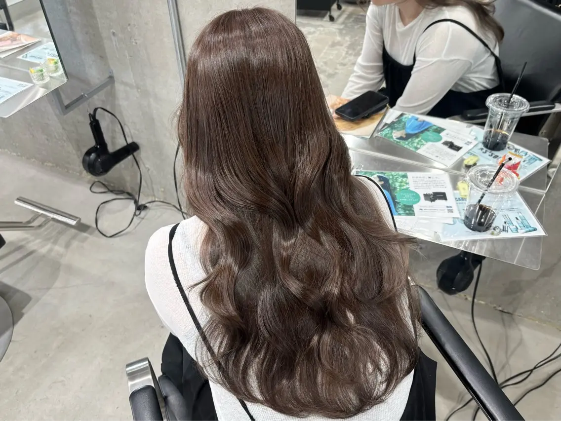 ロング カット ヘアカラー 小玉 唯依のヘアスタイル