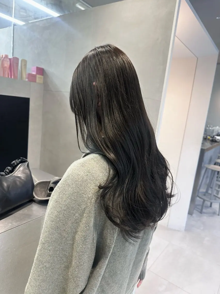 ロング カラー 透明感カラー グレージュ オリーブグレージュ オリーブグレー 染谷 遥花のヘアスタイル