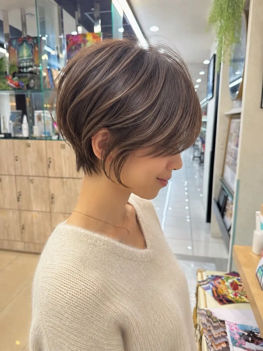 白髪にお困りの方必見🌟白髪ボカシハイライトカラーの写真