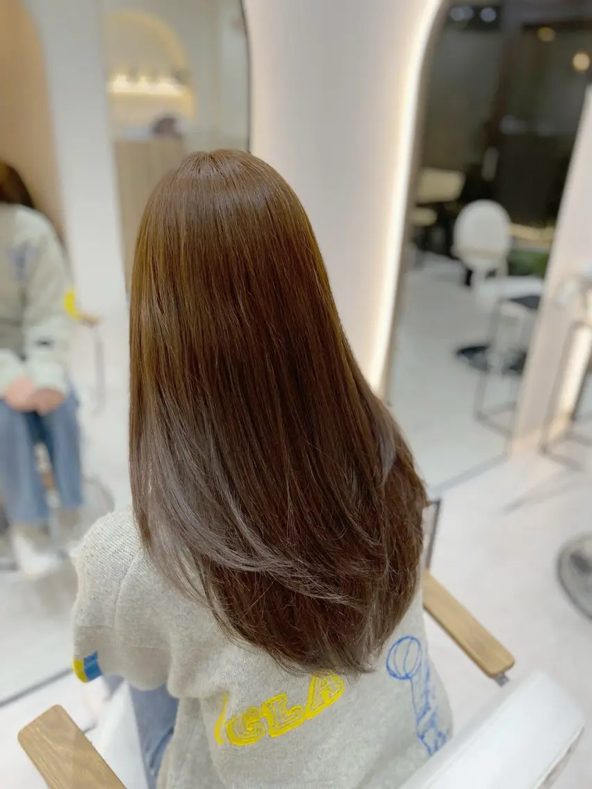 ロング カラー ベージュカラー レイヤーカット トリートメント 艶髪・透明感カラー・ 韓国ヘア・Yuriのヘアスタイル