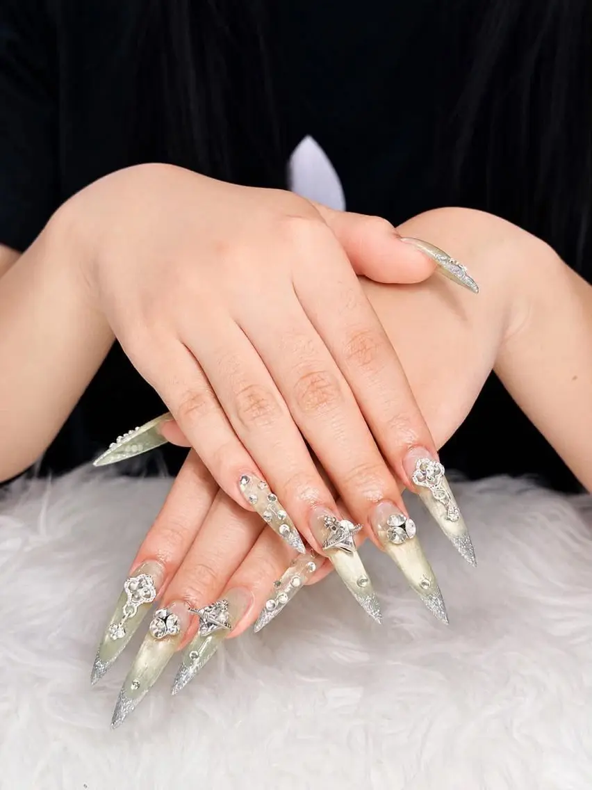 ネイル AURA NAIL 上前津のネイルデザイン