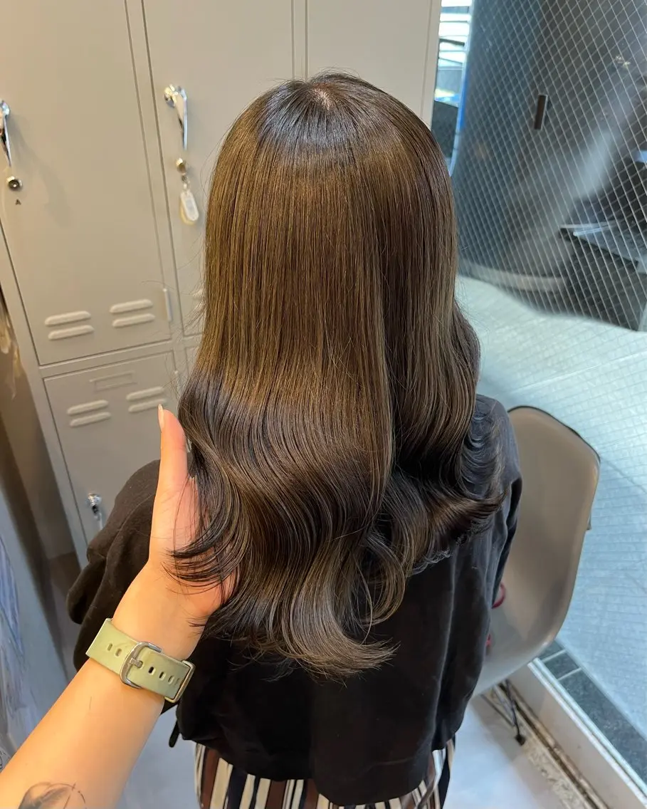 セミロング カラー ブリーチ 透明感カラー グレージュ ブリーチなしカラー 髪質改善 ヘアカラー レイヤーカット/ 暗髪カラー🧸ナシコのヘアスタイル