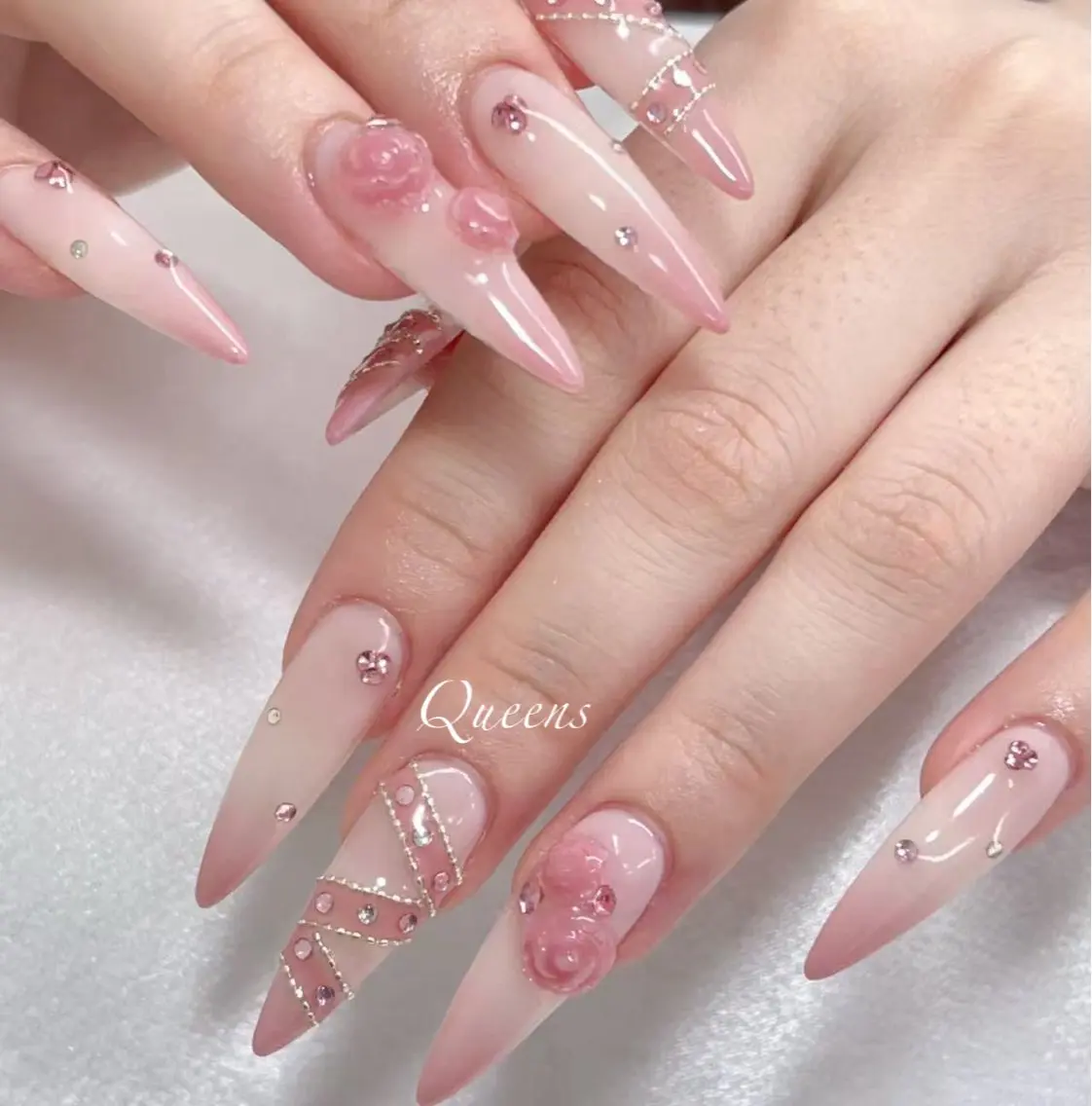 ネイル ハンドネイル Queens テイのネイルデザイン