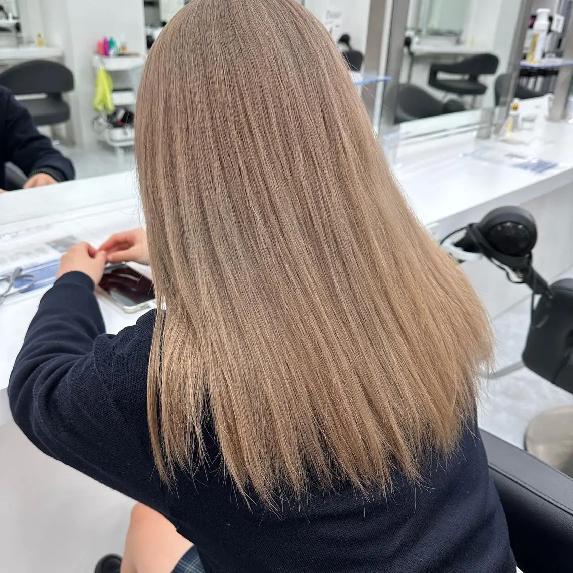 セミロング カラー ヘアカラー トリートメント ヘッドスパ ヘアセット レイヤーダブルカラー KYONのヘアスタイル