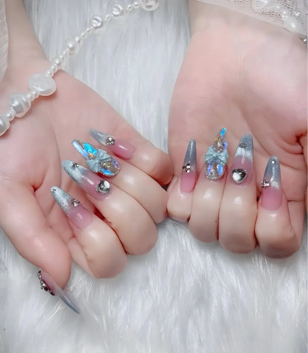 ネイル オーロラネイル チークネイル 桜ネイル クリアネイル ドット ハンドネイル Rin Nail 新大久保店のネイルデザイン