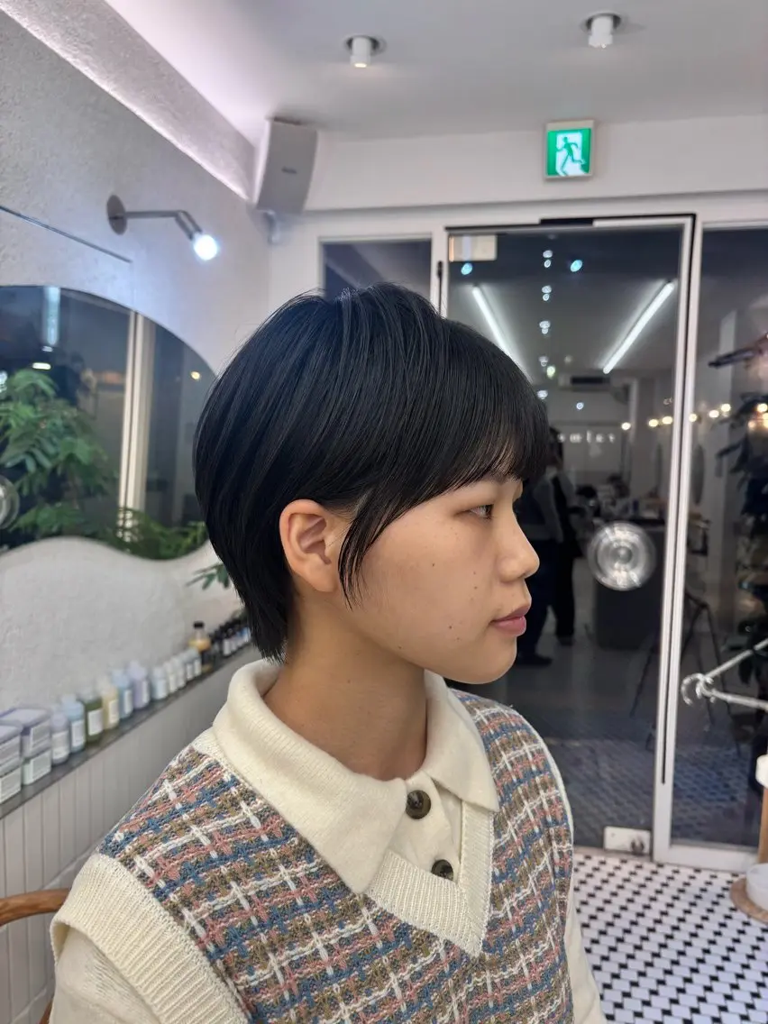 ショート 🧸柔らかベージュ/ 顔周りレイヤー/ミクのヘアスタイル