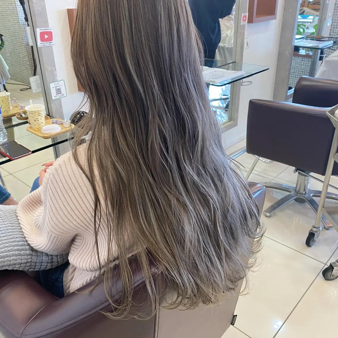 ロング カラー ブリーチ グレージュ ハイライトカラー シルバー シルバーグレージュ カット ヘアカラー トリートメント 鈴木 翔梧のヘアスタイル