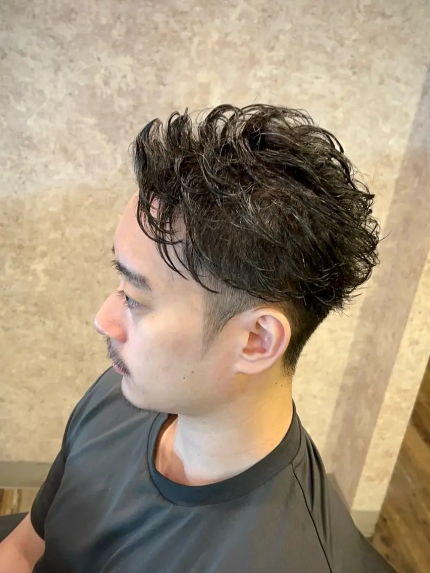 ショート パーマ メンズ フェザーパーマ メンズパーマ 北千住バーバー理容室 小堀悠作のヘアスタイル