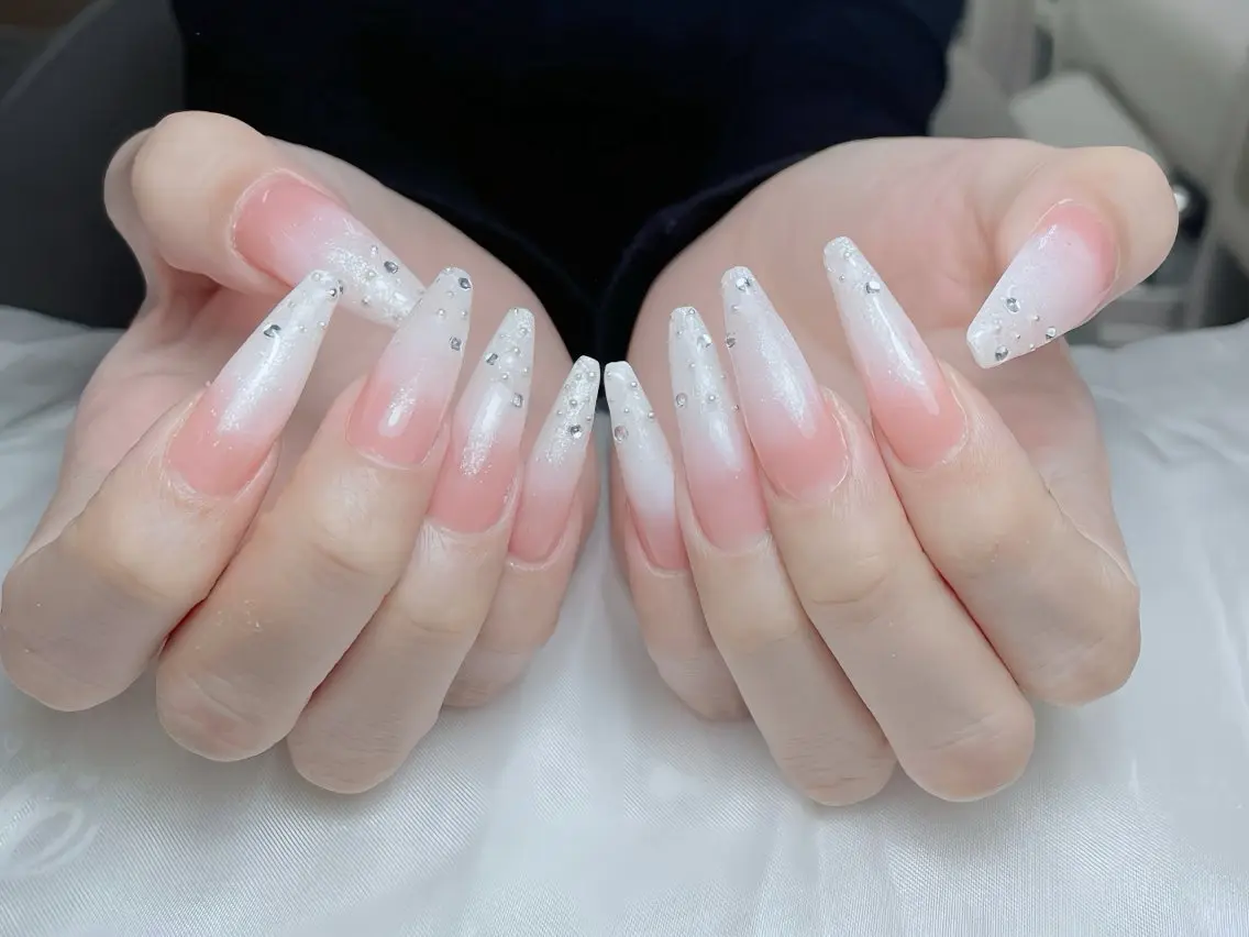 ネイル 成人式 ロングネイル ネイルチップ ハンドネイル Rin Nail 新大久保店のネイルデザイン