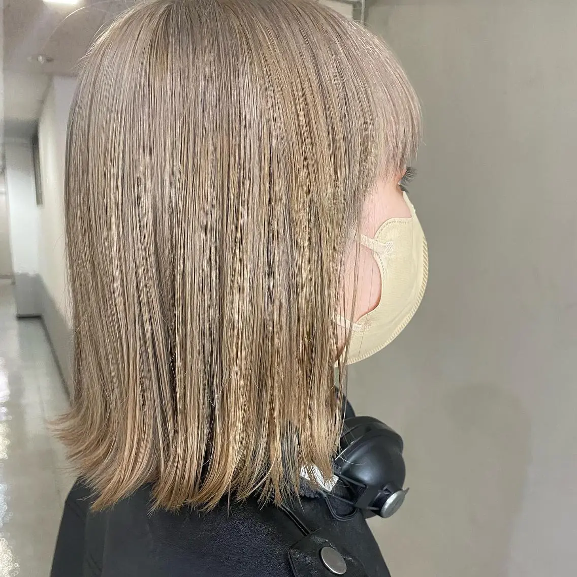 ミディアム カラー ブリーチ ダブルカラー イヤリングカラー トリートメント 吉村 夏椰のヘアスタイル