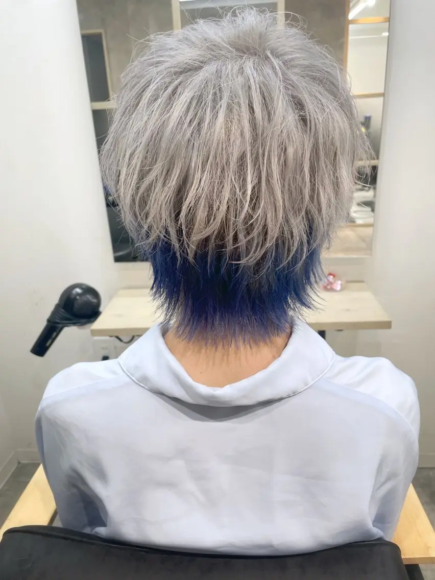 ミディアム カラー メンズ メンズインナーカラー ブルーカラー インナーカラー ☁️ケアブリーチ￤ ウルフ￤Shioriのヘアスタイル