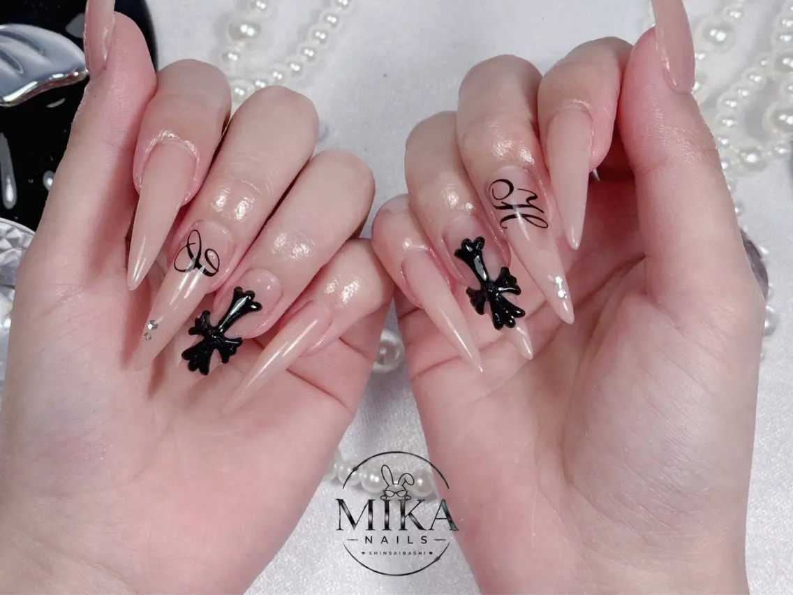 ネイル ガーリー キラキラネイル 韓国ネイル ロングネイル シンプルネイル ハンドネイル 🦊Genie🦊 Mika Nailsのネイルデザイン