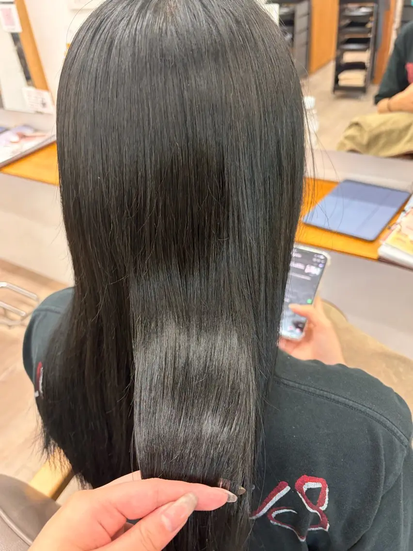 ロング 村松 音歩のヘアスタイル