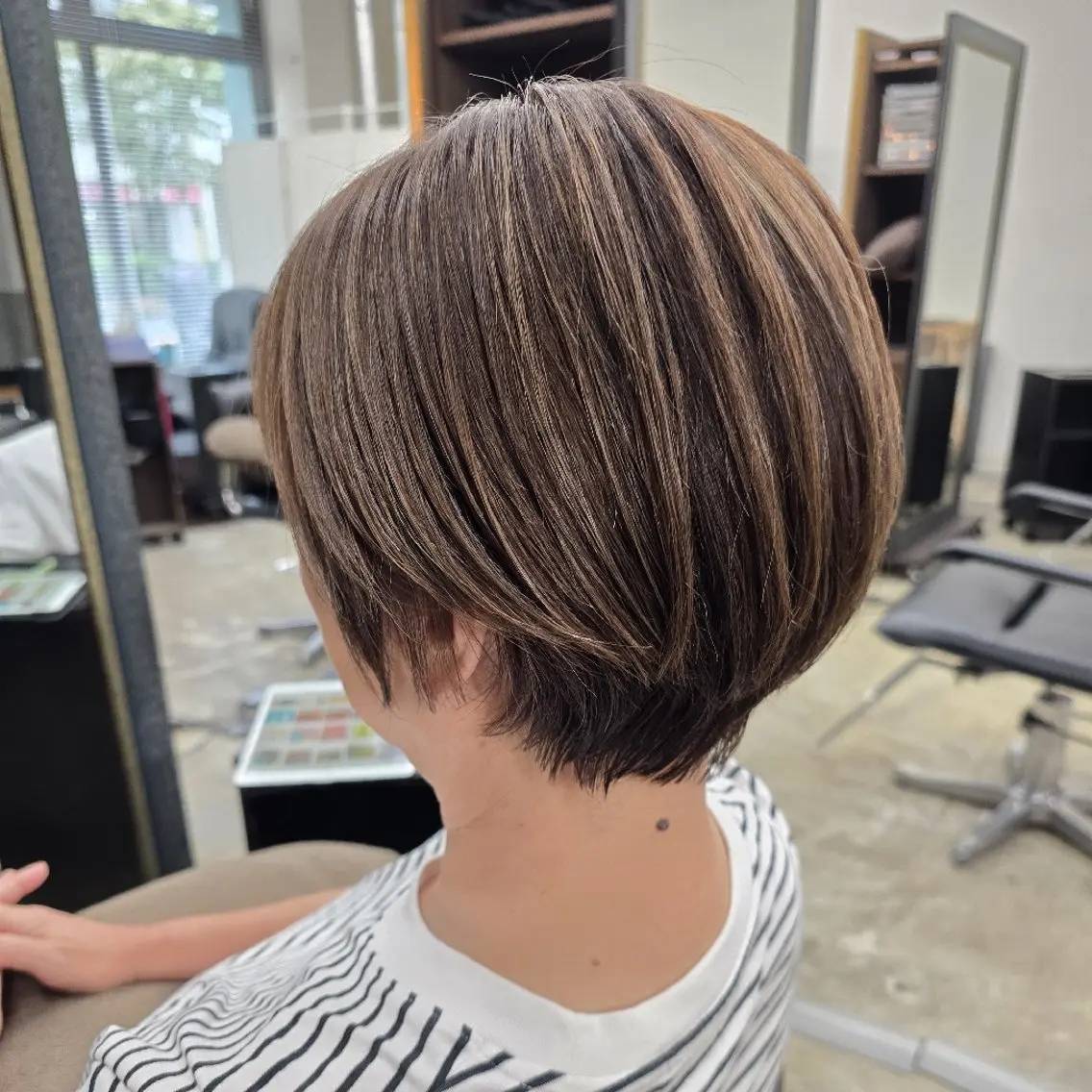 ショート カラー ハイライトカラー ハイライト カット ヘアカラー ハヤシ マユ ✂ 府中美容室のヘアスタイル