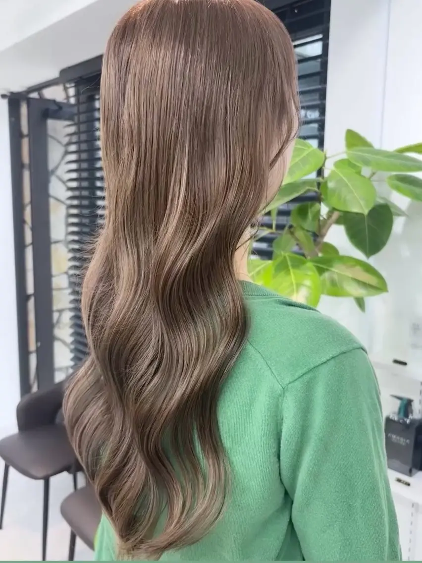 ロング カラー ブリーチ 透明感カラー ヘアカラー ハイトーンカラー 🦋yuri🦋のヘアスタイル