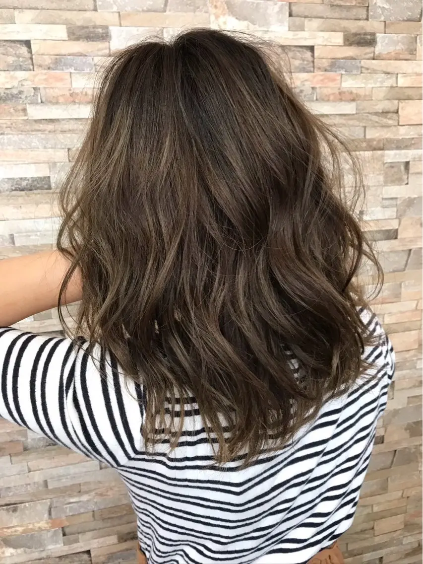 カラー TERUYA shionのヘアスタイル