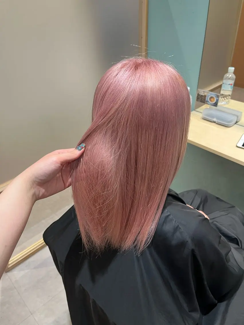 ミディアム 相田 佳乃のヘアスタイル