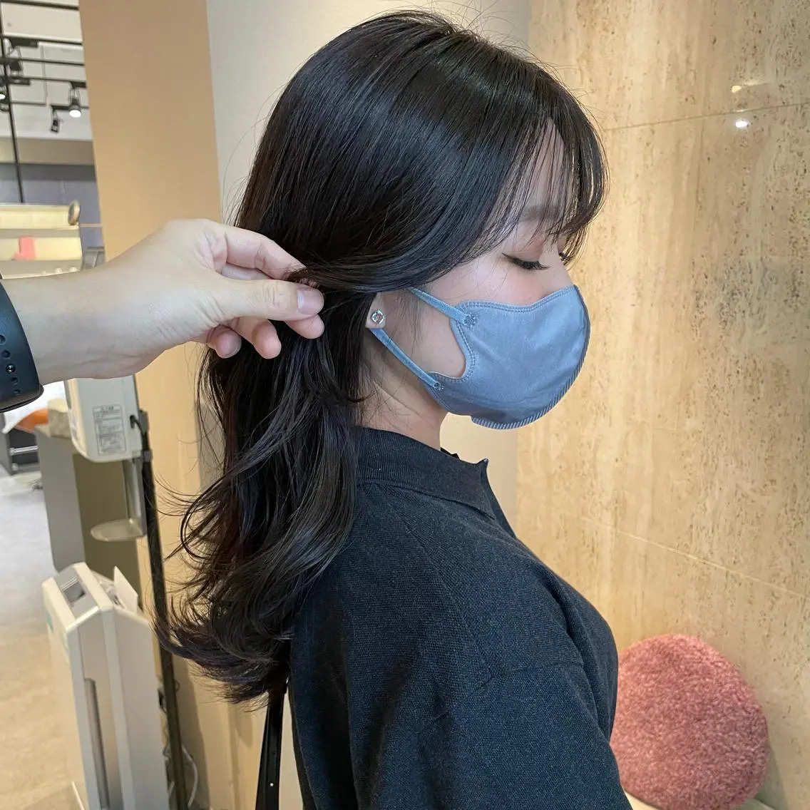 カラー アッシュ ベージュカラー ブリーチ 透明感カラー グレージュ 石山 洸平のヘアスタイル