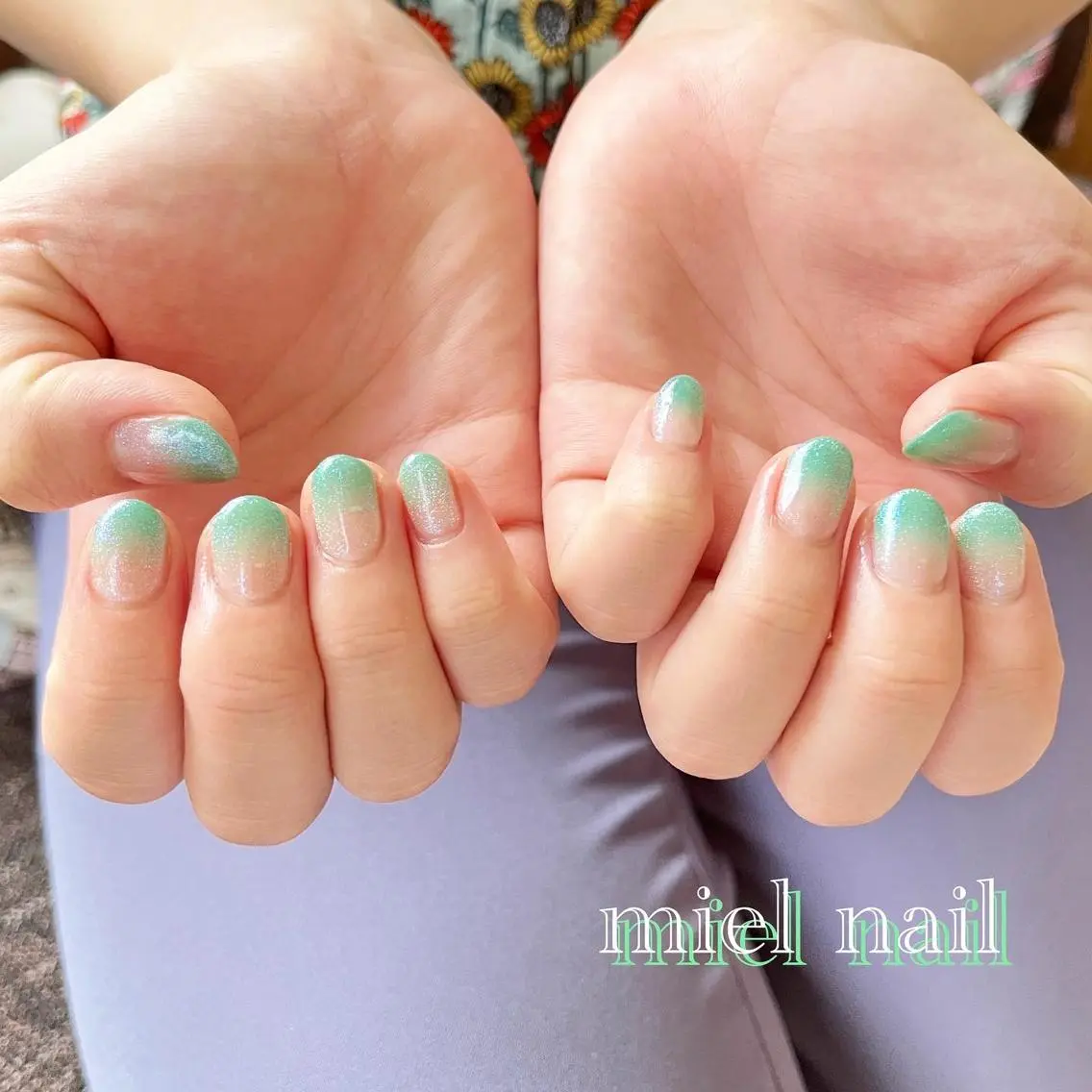 ネイル グラデーション グリーン マグネットネイル 夏ネイル ハンドネイル miel nailのネイルデザイン