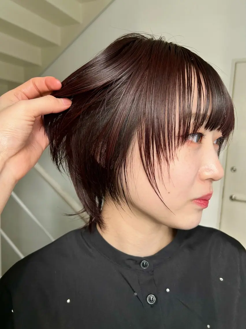 ショート カラー 黒髪 レッドカラー みうら ありさのヘアスタイル