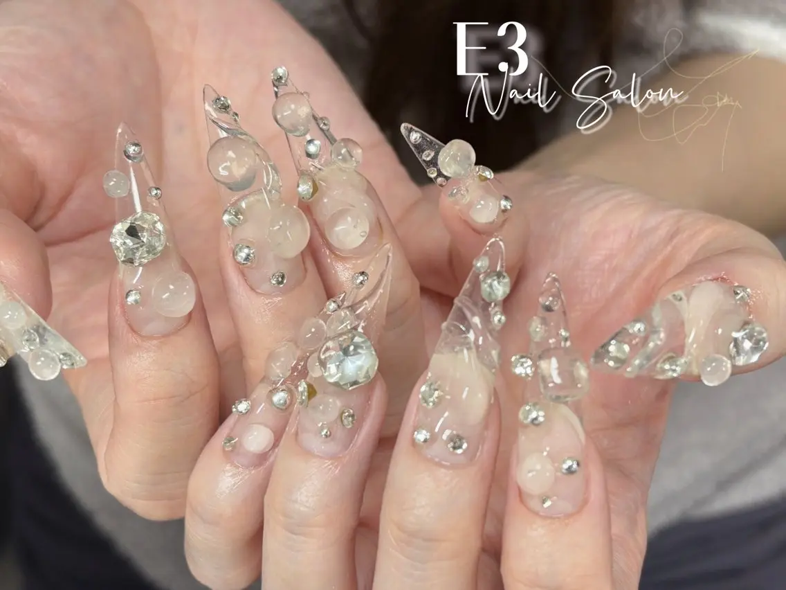 ネイル フレンチネイル ジェルネイル ガラスフレンチ グラデーション キラキラネイル ハンドネイル E3 Nail Salonのネイルデザイン