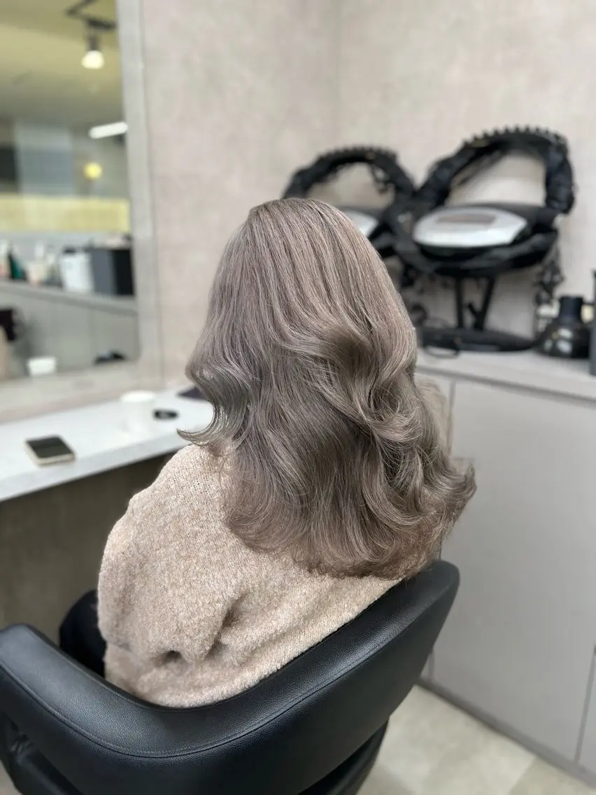 セミロング カラー ヘアアレンジ カット ヘアカラー トリートメント ヘッドスパ ヘアセット 💍透明感×韓流ハイ トーン💍RYUTAのヘアスタイル
