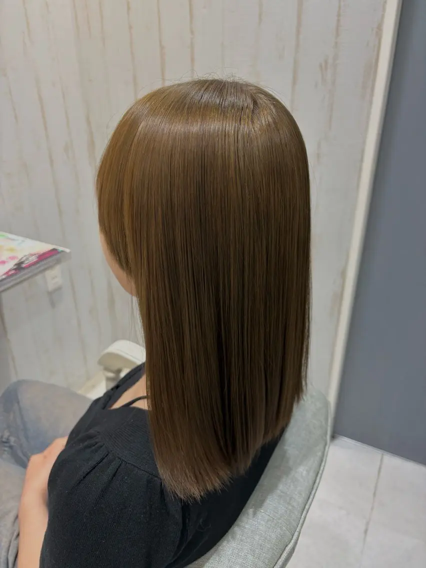 カラー ヘアカラー 岡田 真鈴のヘアスタイル