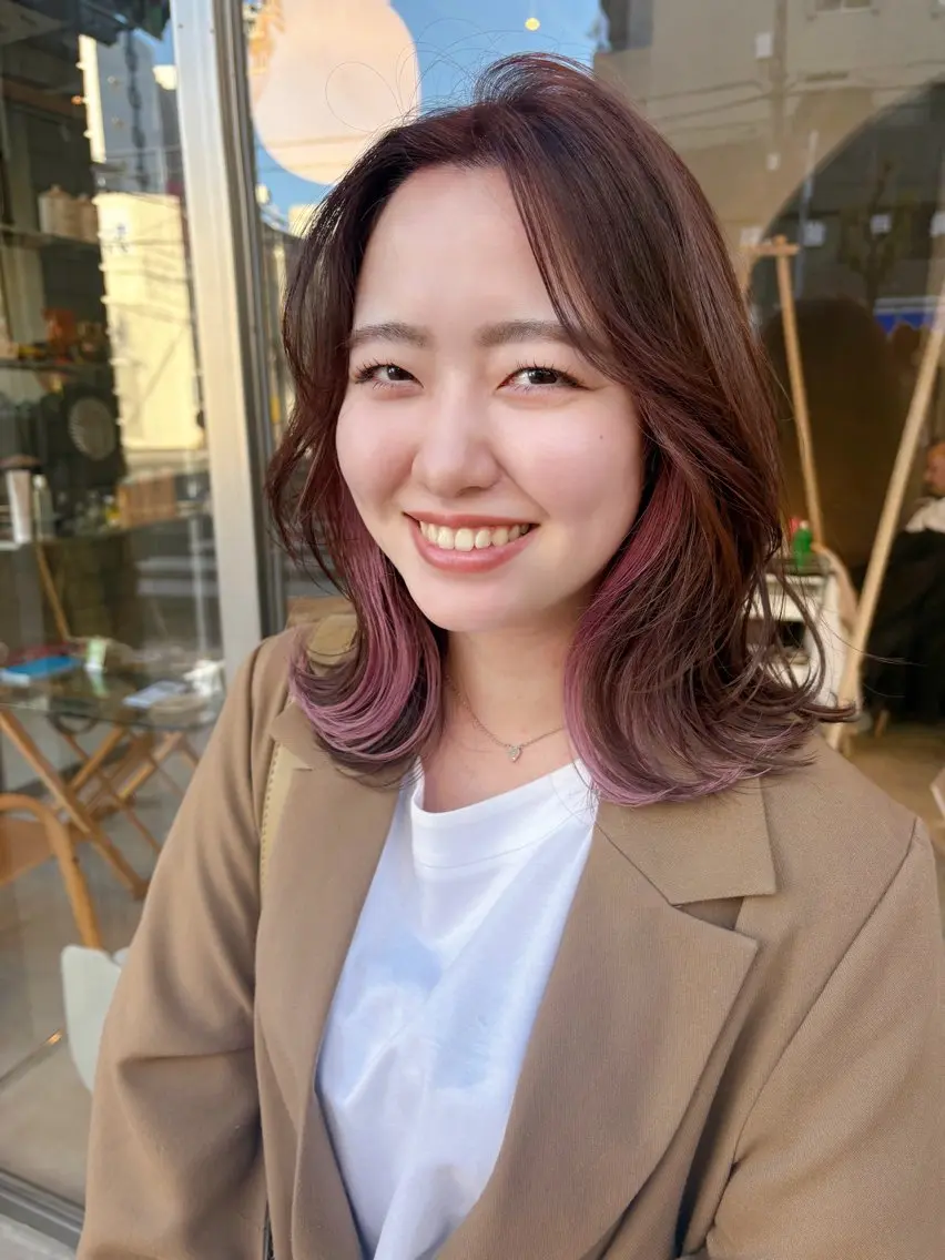 ミディアム カラー ピンクカラー 顔まわりレイヤー レイヤーカット mayu🤍 透明感カラーのヘアスタイル