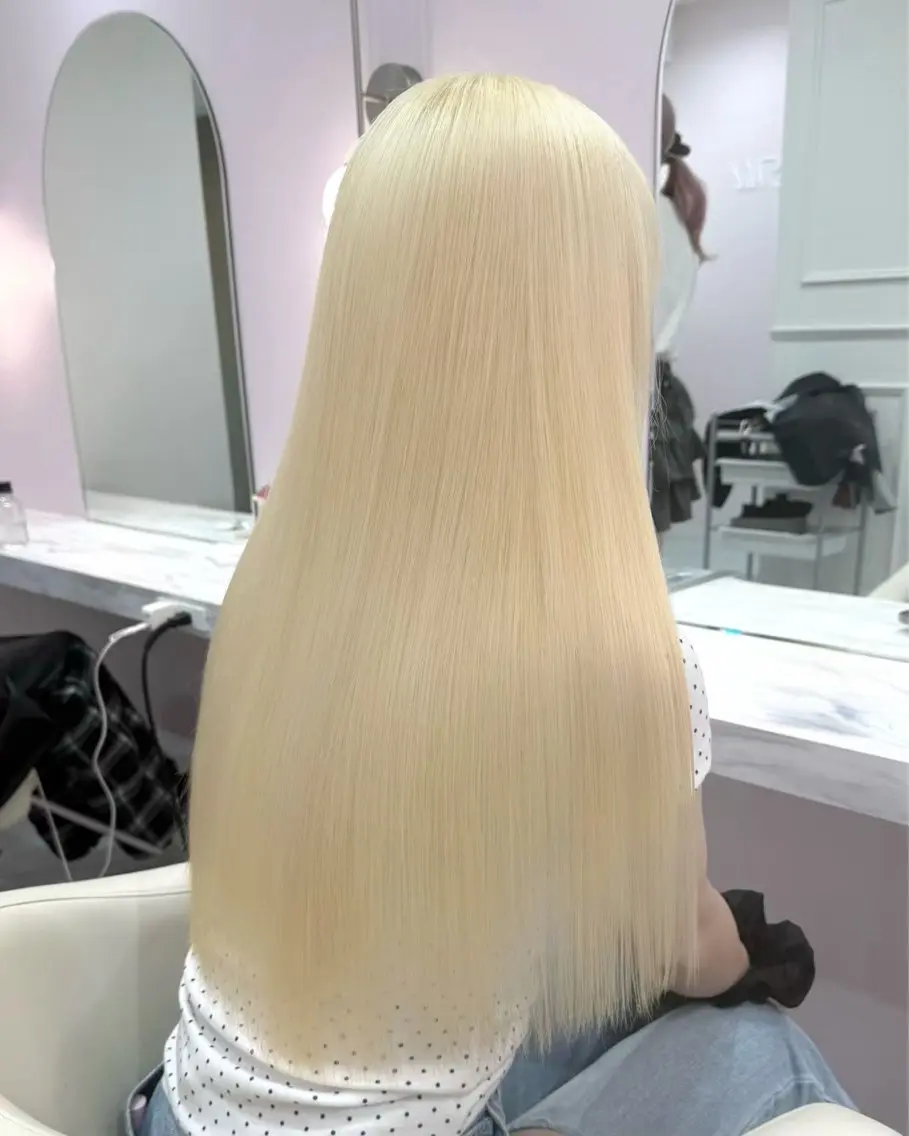 ロング カラー ブリーチ 透明感カラー ハイトーンカラー ヘアカラー ハイトーンカラー💞 くるみ🎀のヘアスタイル