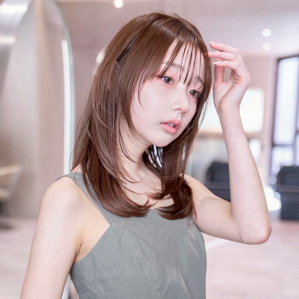 セミロング カラー アッシュ アッシュブラウン ブラウンカラー 透明感カラー 学生 カット ヘアカラー トリートメント 新宿/レイヤー/ 透明感カラーしょうごのヘアスタイル