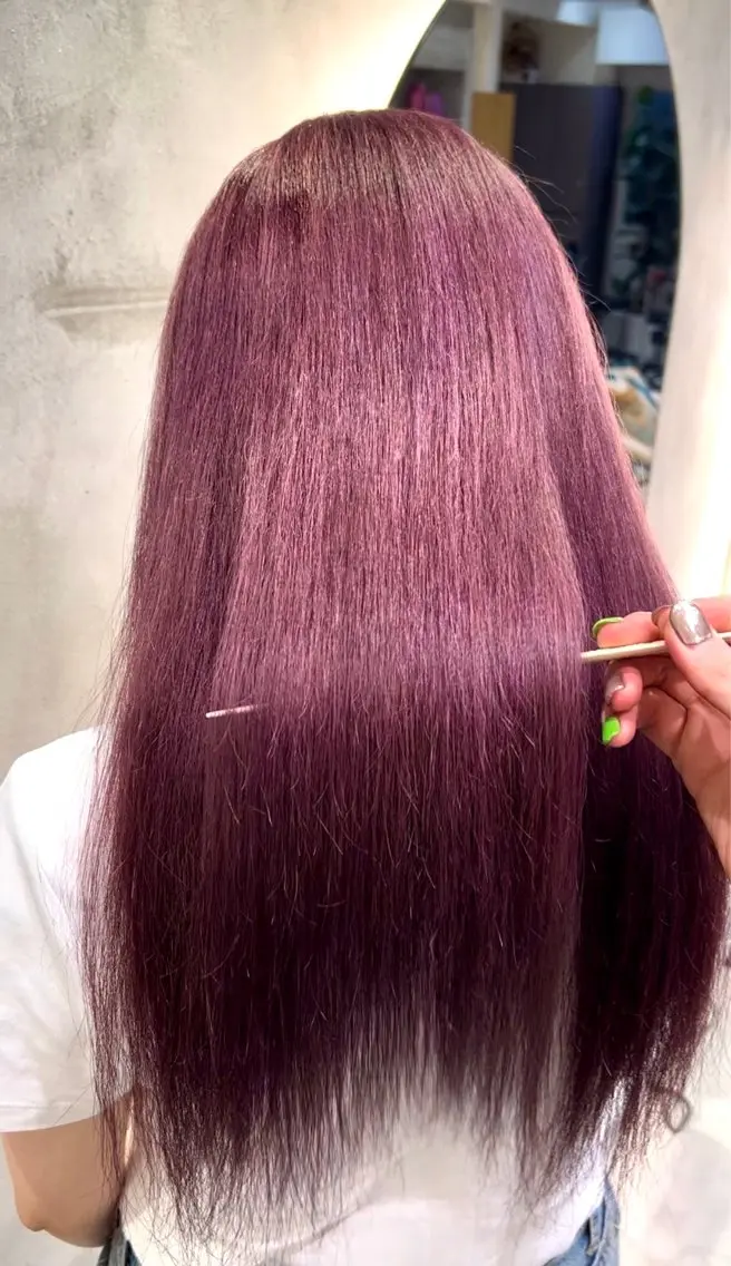 セミロング カラー カシス ハイトーンカラー 宮嶋 蓮のヘアスタイル