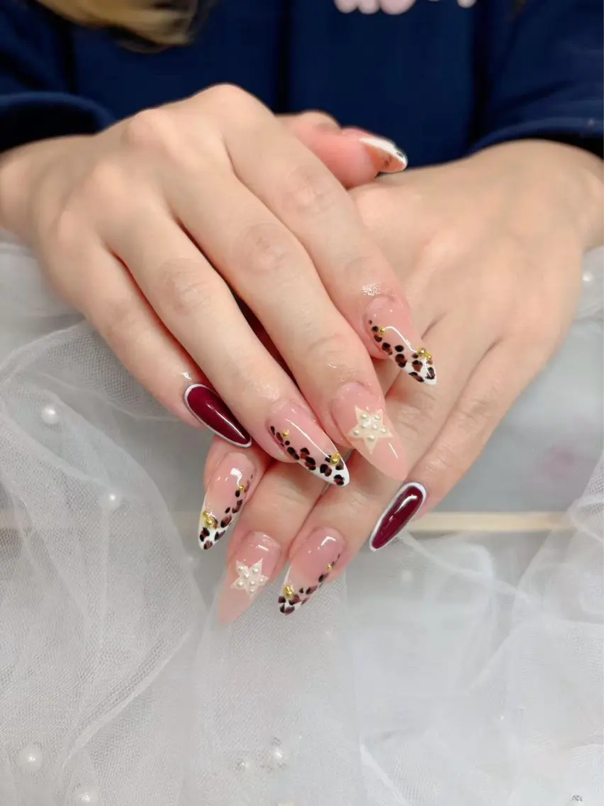ネイル フットネイル フレンチネイル ジェルネイル ガラスフレンチ 韓国ネイル ハンドネイル ハンドケア The Nail & Eye Lashの眉毛・アイブロウイメージ