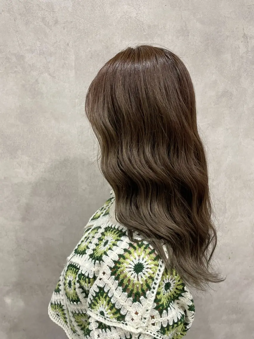 ロング 東 歩音のヘアスタイル