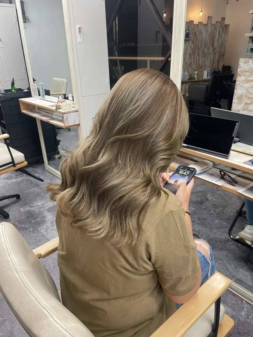 カラー ベージュカラー ハイライトカラー ヘアカラー トリートメント SFIDA みつえのヘアスタイル
