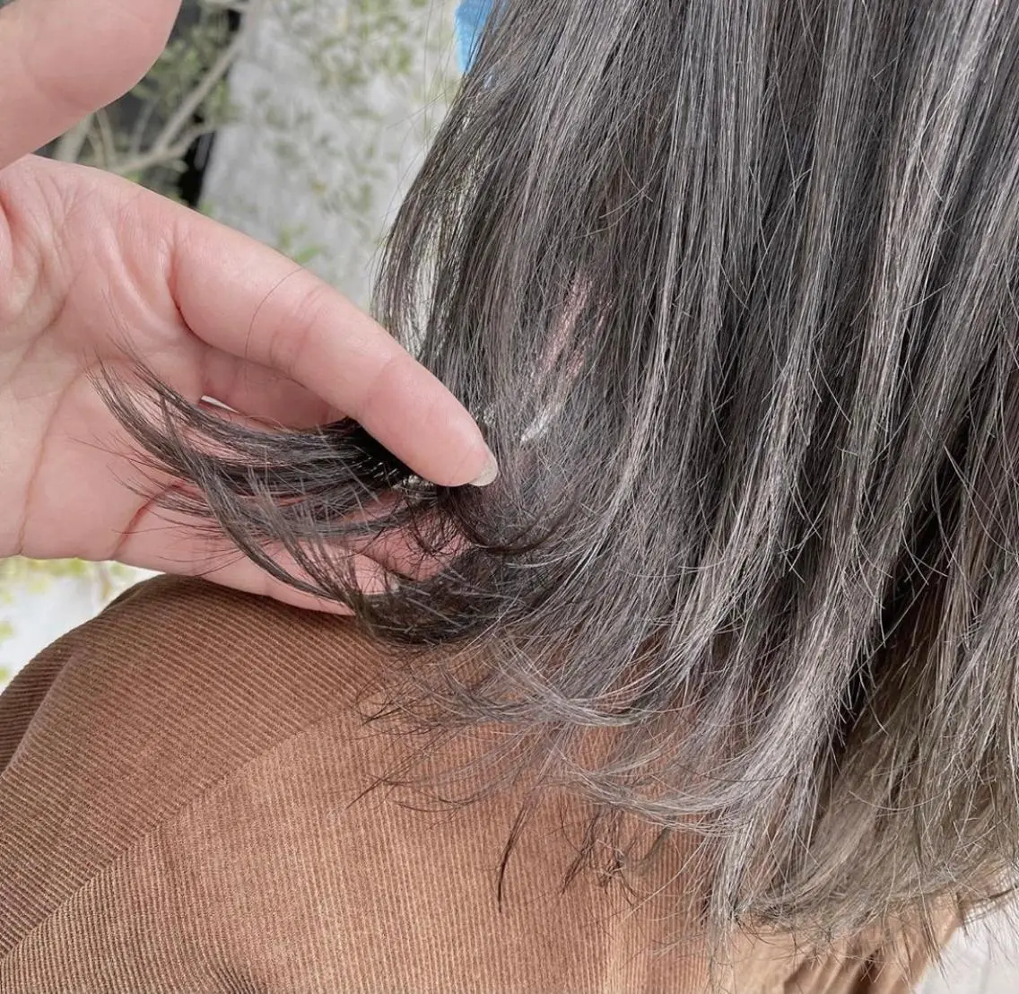 ミディアム カラー グレージュ カーキグレージュ 【育休中】EARTH 荒井店HARUNAのヘアスタイル