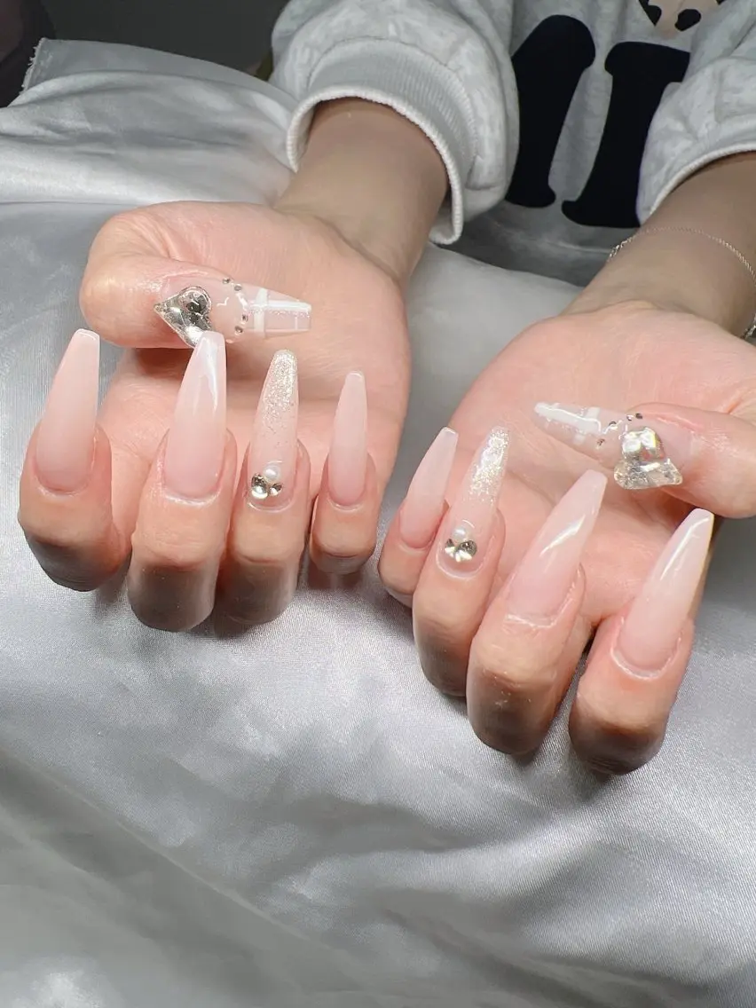 ネイル 長さ出し グラデーション 卒業式 キラキラネイル マグネットネイル Lee Nailsのネイルデザイン