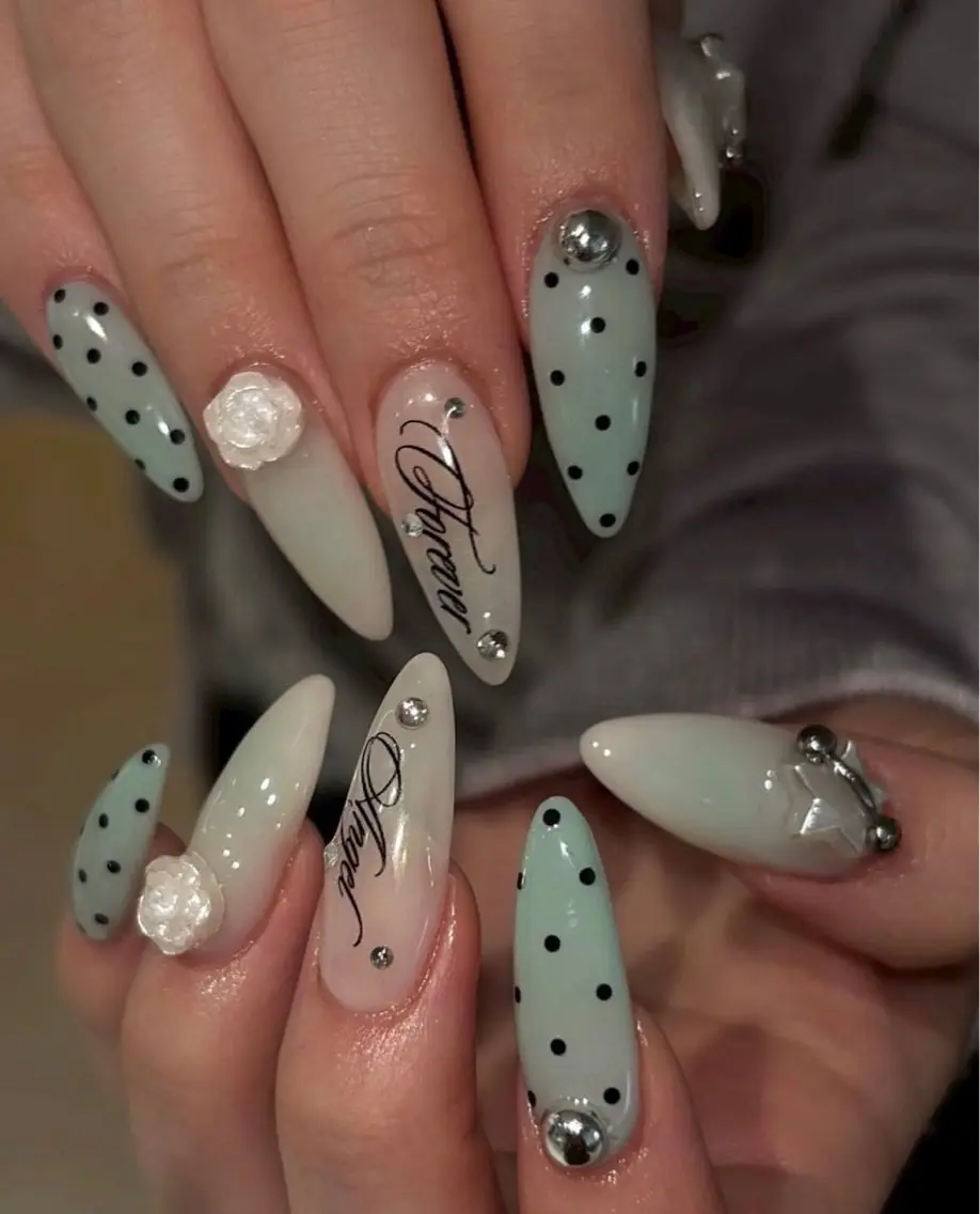 ネイル フレンチネイル キラキラネイル 韓国ネイル シンプルネイル ワンホンネイル ハンドネイル MEI Nailのネイルデザイン