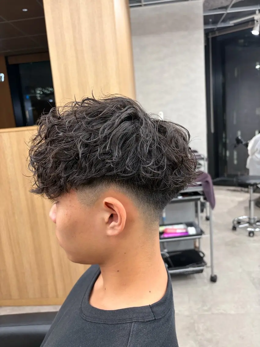 ショート パーマ メンズ フェードカット スキンフェード スペインカール カット パーマ メンズパーマカット 達人/涼のヘアスタイル