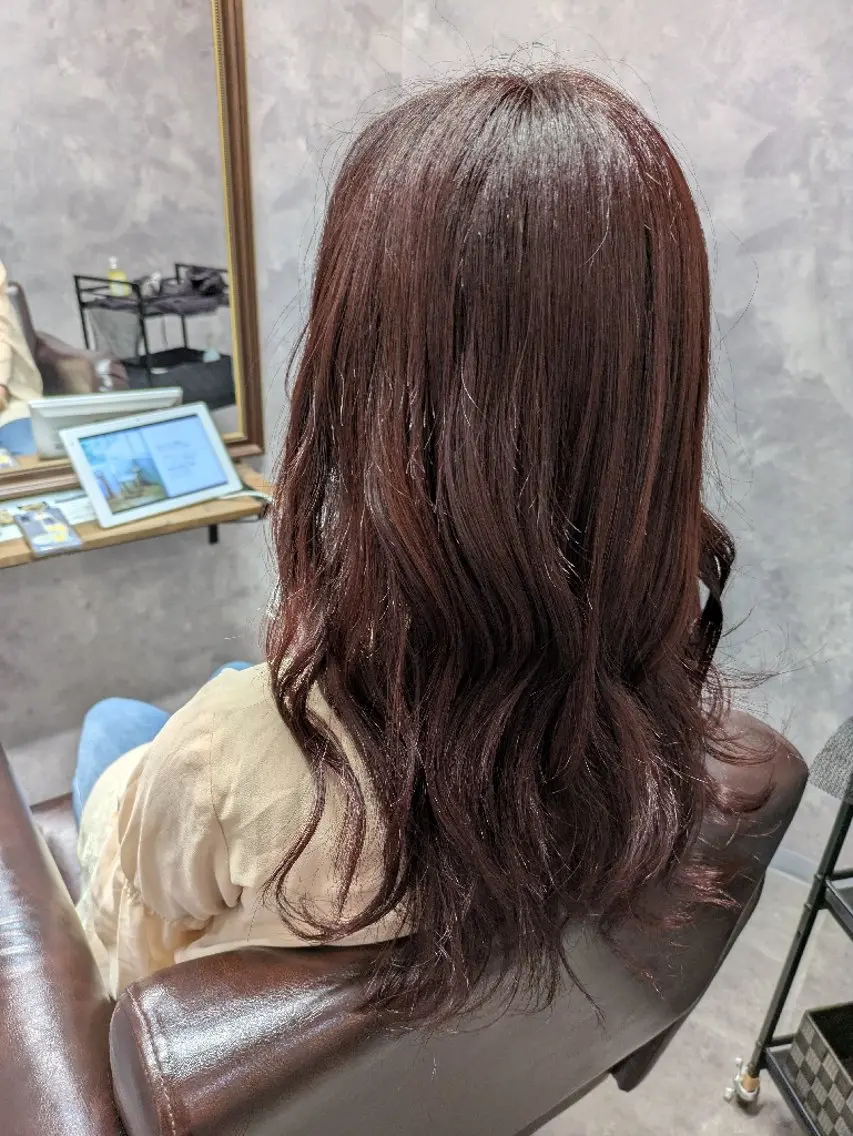 ロング カラー レッドカラー カット ヘアカラー 佐藤 璃咲のヘアスタイル